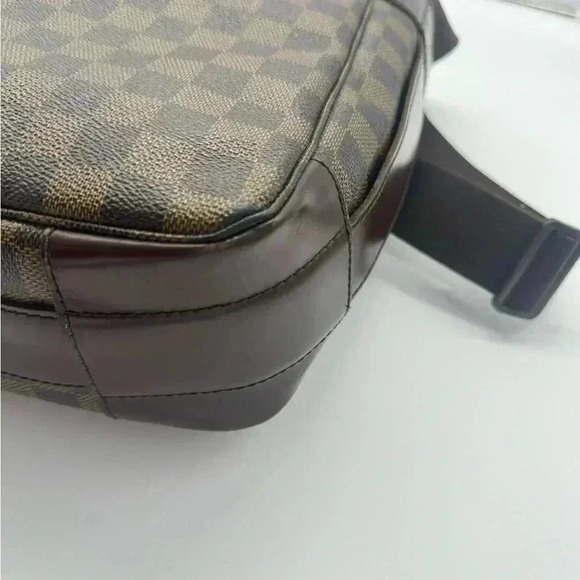 Louis Vuitton Damier Ebene Mens (Can be Unisex Why Not 🤭) - Picture 8 of 14